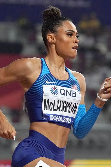 Female Sprinter, Sydney Mclaughlin, Athletics Track, Field Athletes, Track Pictures, Sporting Legends, Gym Hairstyles, Star Track, Long Jump