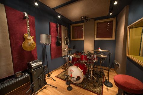 Drum fun in the live room. Music Studio Room Design, Ruang Studio Musik, Music Room Office, Studio Room Design, Drums Studio, Music Studio Decor, Music Room Design, Home Recording Studio Setup, Drum Room