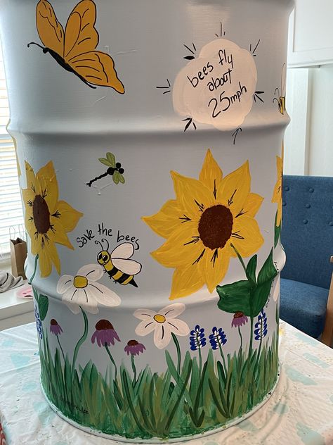 Rain Barrel Painting Ideas, Tempat Sampah Aesthetic, Painted Buckets Ideas, Painted Cans, Painted Buckets, Painted Trash Cans, Bee Hives Boxes, Barrel Art, Tong Sampah