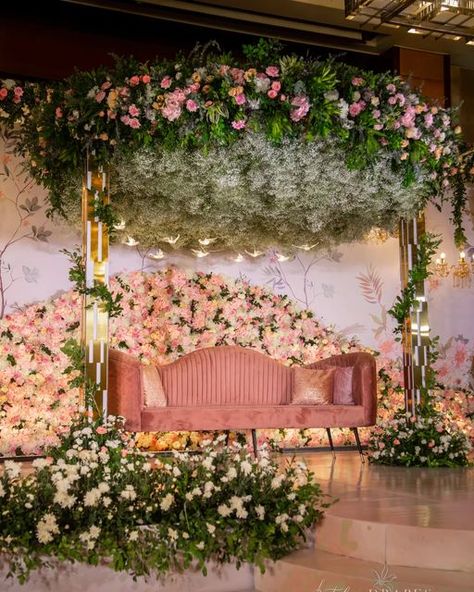 Butterfly And Flower Decorations, Pastel Reception Decor, Flowers Backdrop Ideas, Pastel Mehndi, Dhoti Ceremony, Colorful Reception, Saree Ceremony, Wedding Photo Walls, Reception Stage