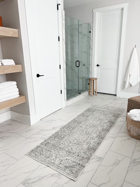 Master Bath Rugs Placement, Powder Room Rug Ideas, Bathroom Runner Rug Ideas, Rugs In Bathroom, Bathroom Rugs Ideas Master, Master Bath Rugs, Bathroom Rug Ideas, Rug In Bathroom, Grey Marble Floor