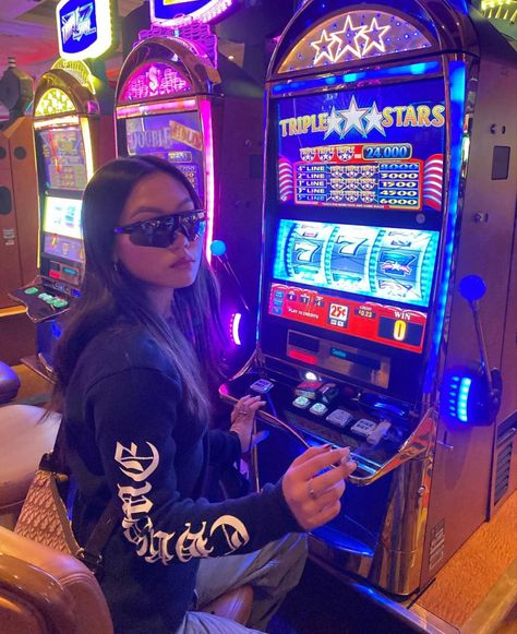 Arcade Photoshoot, Vegas Photos, Happy Birthday Steve, Instagram Los Angeles, Las Vegas Photos, Weekend Party, Vegas Casino, Vegas Baby, Friend Group