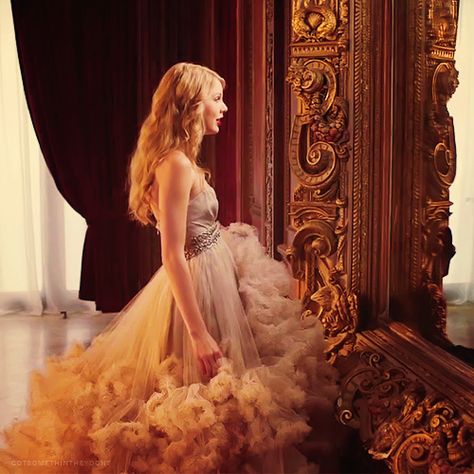 Taylor Wonderstruck commercial. || "I was enchanted to meet you." Princess Taylor Swift, Taylor Swift Gown, Taylor Swift Enchanted, Enchanted Dress, Taylor Swift Photoshoot, Taylor Swift Dress, Taylor Swift Speak Now, All About Taylor Swift, Taylor Swift Wallpaper