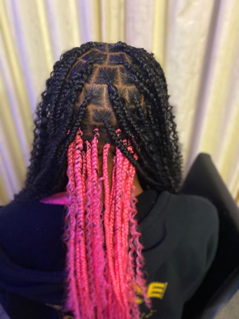 Peek A Boo Pink, Pink Knotless, Peekaboo Braids, Red Box Braids, Peekaboo Hair Colors, Cute Box Braids, Peekaboo Hair, Braid Inspiration, Colored Braids