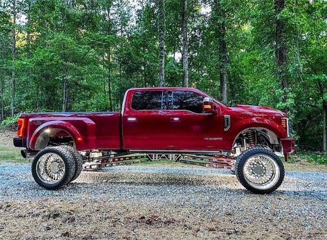 Lifted Dually Trucks, Offroad Outlaws, Ford Dually, Truck Lifted, Jacked Up Chevy, Jacked Up Truck, Ford Super Duty Trucks, Big Ford Trucks, Diesel Trucks Ford