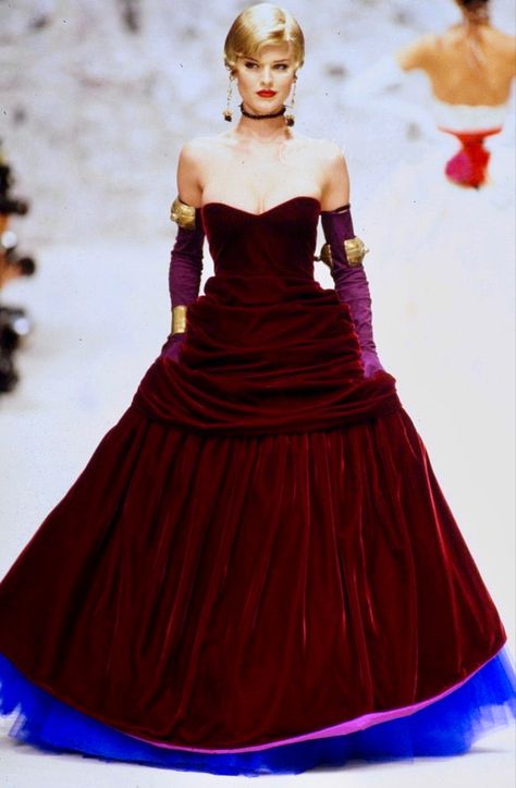 Eva Herzigova Knee Length Prom Dress, Vintage Haute Couture, Eva Herzigova, Egyptian Beauty, Fashion Walk, 90s Runway Fashion, Vintage Runway, Emanuel Ungaro, Grad Dresses