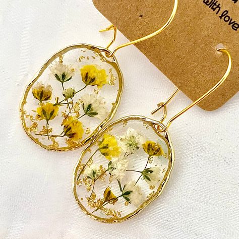 Diy Resin Flowers, Diy Resin Earrings, White Wildflowers, Real Flower Earrings, Pressed Flower Earrings, Pressed Flower Crafts, Earrings Resin, Diy Resin Crafts, Earrings Flower