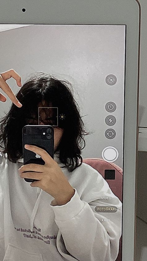 Pics Without Face Ideas, Hiding Face Aesthetic, Selfie Without Face, Photo Ideas Without Face, Photo Without Face, Only Aesthetic, Mirror Selfie Poses, Face Aesthetic, Profile Pictures Instagram