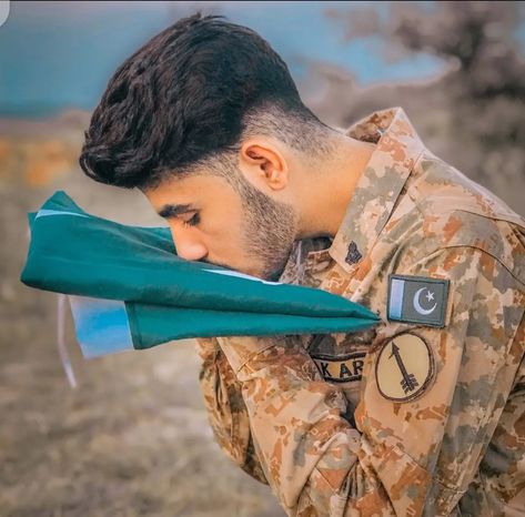 Army Poetry, Pak Army Quotes, Pak Army Soldiers, Imran Khan Photos, Dark Room Photography, Army Couple Pictures, Army Couple, Army Images, Pak Army