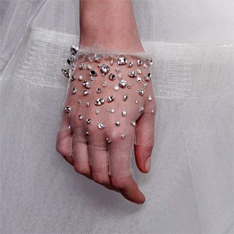 sheer rhinestone gloves Fashion Gloves, English Wedding, Wedding Gloves, Hand Gloves, Hand Wrist, Fashion Mode, Quince, Fashion Details, Bridal Accessories