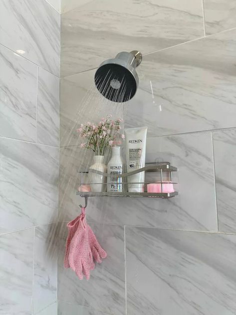 Aesthetic Bathroom Girl, Take Shower Aesthetic, Cute Shower Aesthetic, Clean Girl Bathroom Ideas, Bathroom Shower Aesthetic, That Girl Bathroom, Clean Girl Bathroom Aesthetic, Shower Astethic, Pink Shower Aesthetic