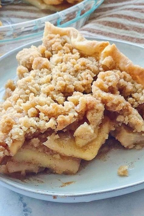 Apple Crumb Pie Topping, Crumb Pie Topping, Apple Pie Crumble Topping, Pie Crumble Topping, Peach Crumble Pie, Apple Crumb Pie, Flaky Pie Crust Recipe, Apple Pie Recipe Homemade, Perfect Apple Pie