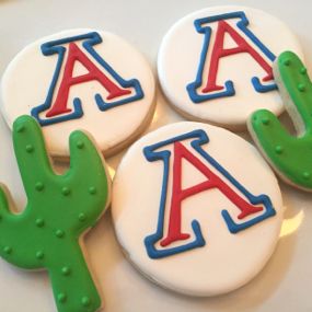 Arizona University Cookies by Sweet Boutique LLC Hinsdale. IL www.sweetboutiquellc.com University Of Arizona Cookies, University Of Arizona Graduation Party, Arizona Cookies, Kylie Graduation, Grad Desserts, March Madness Food, U Of Arizona, College Cookies, Fsu Graduation