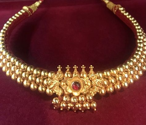 Maharashtrian Gold Jewellery, Gold Beads Jewellery, Kolhapuri Saaj, Maharashtrian Wedding, Wedding Jewellery Set, Indian Wedding Jewelry Sets, Jewelry Knowledge, Antique Necklaces Design, Antique Gold Jewelry Indian