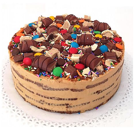 Candy Birthday Cakes, Fruit Chip, Cold Cake, Bakery Desserts, Catering Food, Cake Lover, Snack Chips, Food Cakes, Cakes And More