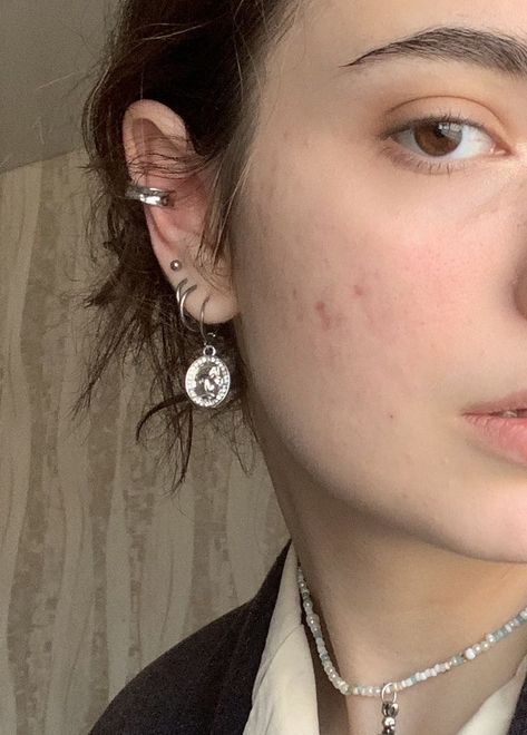 Triple Lobe Piercing, Multiple Piercings Earrings, Grunge Earrings, Multiple Ear Piercing, Multiple Earrings, Multiple Ear Piercings, Piercings Unique, Magical Jewelry, Earrings Inspiration