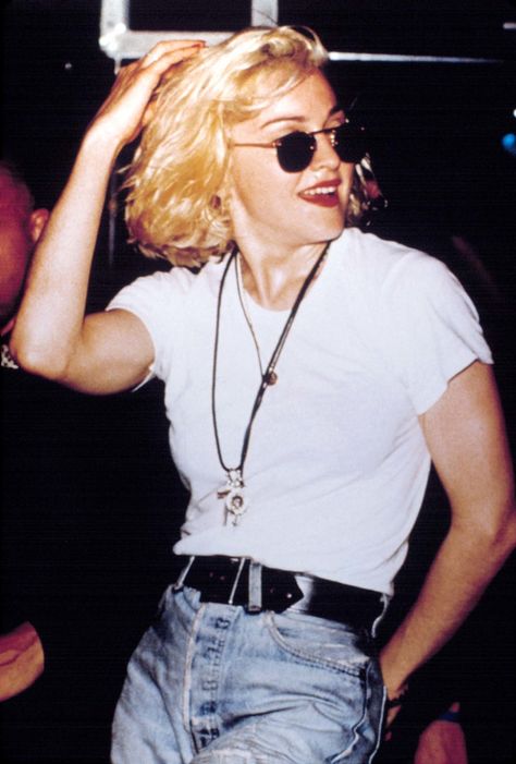 A Brief History of the White T-Shirt Madonna Outfits, 1950s Girl, Madonna Fashion, Madonna 80s, Basic White Tee, Clothing Staples, White T Shirts, 80s Outfit, Marlon Brando