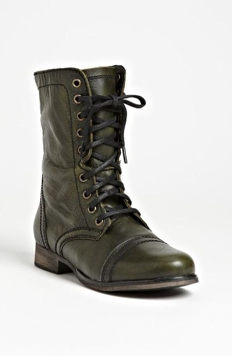 Dark green military boots for fashionable fall footwear. Steve Madden Troopa Boots, Style Converse, Inspo Board, Military Boots, Boots Fall, Fall Shoes, Crazy Shoes, Shoe Obsession, Mode Vintage