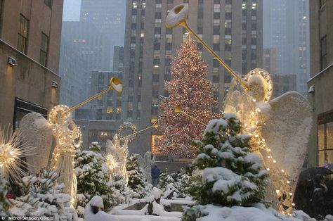 Christmas Medium Widget, Santa Claus Day, Medium Widget, Rockefeller Center Christmas, New York City Christmas, Nyc Christmas, Christmas In The City, Colonial Christmas, Rockefeller Center