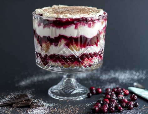 Cranberry Trifle Lemon Curd Trifle, Pudding Recept, Cherry Parfait, Blackberry Sauce, Celebration Desserts, Holiday Baking Recipes, Trifle Bowl, Trifle Recipe, Bobby Flay