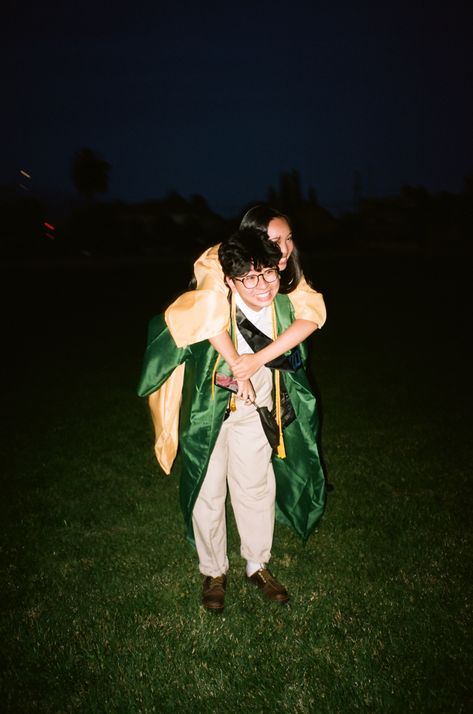 Film Graduation Pictures, Portra Film, High School Graduation Pictures, Photography Graduation, Photo Men, 35mm Film Photography, Graduation Picture, Film Photography 35mm, Photos Inspo