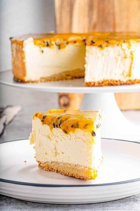 Baked Passionfruit Cheesecake, Lilikoi Cheesecake Recipes, Passion Fruit Cheesecake Recipe, Recipes With Passion Fruit, Ecuadorian Desserts, Passion Fruit Dessert, Passion Fruit Recipes, Passionfruit Dessert, Passionfruit Slice