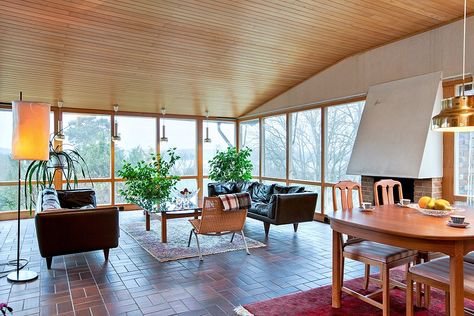 Bruno Mathsson vardagsrum Barndominium Interior, Metal Barn Homes, Bruno Mathsson, Modern House Interior, Metal Building Homes, Barn House Plans, Mid Century Modern House, Mid Century Modern Style, Family Living