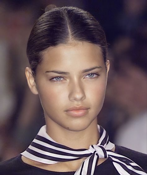 Adriana Lima Young Face, Adriana Lima Face, Adrian Lima, Adriana Lima Young, Adriana Lima Style, Model Aesthetic, Adriana Lima, Iconic Women, Girl Crushes