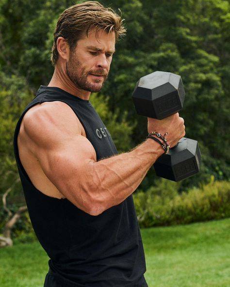 Chris Hemsworth Body, Chris Hemsworth Movies, Chris Hemsworth Workout, Hemsworth Brothers, Thor X Loki, Chris Hemsworth Thor, Australian Actors, Best Supporting Actor, Dumbbell Workout