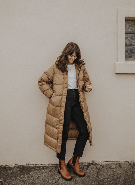 Two Ways to Style the Everlane Sleeping Bag Puffer Puffer Coat Street Style, Long Puffer Jacket Outfit, Puffer Coat Outfit, Puffer Outfit, Long Puffer Jacket, Early 2000s Fashion, Long Puffer Coat, Long Puffer, Fashion Trends Winter