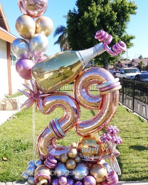 21st Balloon Bouquet, 21st Birthday Balloon Bouquet, Birthday Concept, 21st Birthday Balloons, 21 Balloons, Balloon Displays, Beautiful Balloons, Balloons Decorations, Balloon Display