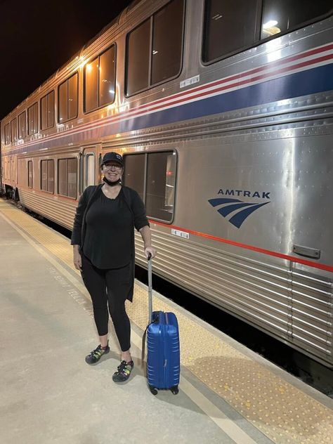 Packing For Train Travel, Luxury Train Travel Usa, Train Travel Ideas, Amtrack Vacations, Train Trips In The Us, Amtrak Train Travel Tips, Train Travel Outfit, Train Ride Outfit, Train Travel Usa