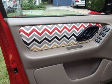 Customize your car doors with a little glue and fabulous fabrics Reupholster Car Interior, Stitch 626, Interior Makeover, Car Accessories Diy, Custom Car Interior, Ideas Para Organizar, Cute Fabric, Jeep Patriot, Door Panels