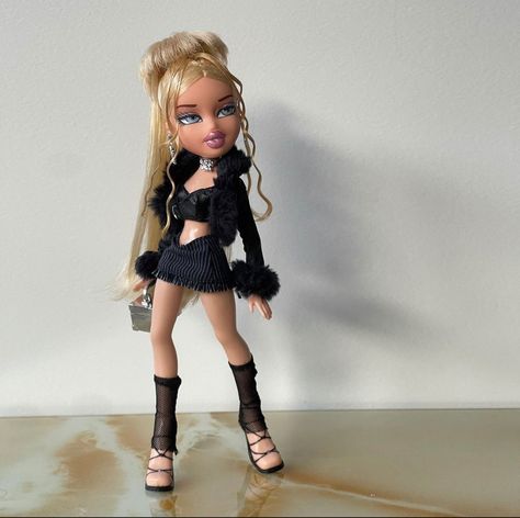 Winter Bratz Doll Outfits, Bratz Costume, Bratz Clothing, Bratz Outfit, Chloe Outfit, Bratz Fashion, Bratz Aesthetic, Halloween Board, Bratz Doll Outfits