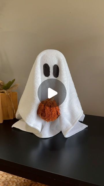 Diy Ghost Decoration Dollar Tree, Pumpkin Decor Diy Crafts, Ghost Dollar Tree, Halloween Wood Diy Projects, Cloth Ghost Diy, Dollar Store Ghost Diy, How To Make Halloween Ghosts, Light Up Ghost Decoration Diy, Dollar Tree Ghost Crafts