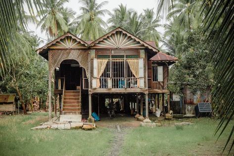 Stilt Houses, House On Stilts, Traditional Houses, Wood Carving Designs, House Illustration, Unique Buildings, Miniature House, Village Houses, Traditional Architecture