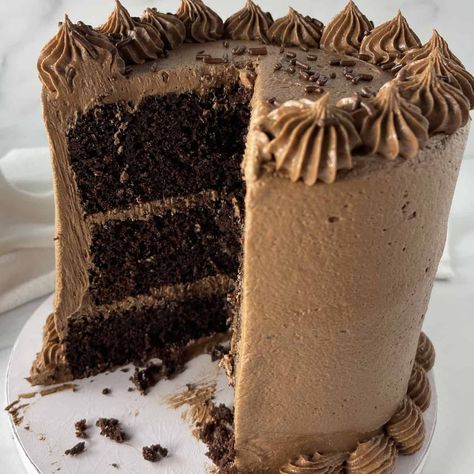 Doctored Chocolate Cake Mix Recipe with Sour Cream Doctored Chocolate Cake, Chocolate Cake Mix Recipe, Recipe With Sour Cream, Chocolate Cake Mix Recipes, Cake Mix Recipe, Mini Cheesecakes Easy, Vanilla Wafer Crust, Sour Cream Recipes, Decadent Chocolate Cake