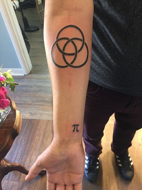 Borromean Rings with Pi Symbol by James Tran at Full Circle Tattoo San Diego CA. Borromean Rings Tattoo, Three Circle Tattoo, Ouroboros Bracelet Tattoo, Borromean Rings, Ouroboros Leg Tattoo, Ouroboros Tattoo Design Minimal, Oroboros Tattoo Minimalist, Full Circle Tattoo, Freedom Tattoos