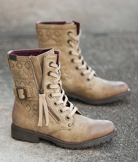 Roxy Tierra Boot Cute Combat Boots, Roxy Boots, Zipper Boots, Cute Boots, Casual Heels, Martin Boots, Boots Fall, Crazy Shoes, Casual Boots