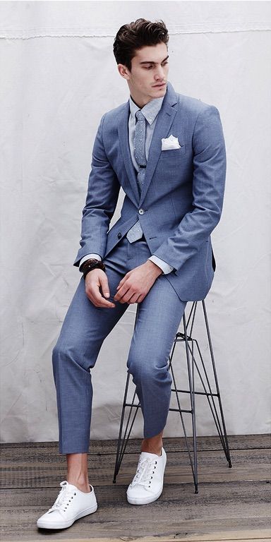 Man Suit Casual, Suit With Sneakers, Grad Suits, Sport Elegant, Custom Blazer, Vegas 2023, Suits And Sneakers, Blue Suit Men, Suit Casual