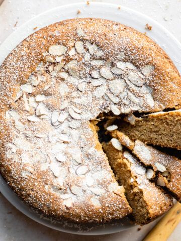 Lemon Polenta Cake, Cornmeal Cake, Polenta Cake, Polenta Cakes, Cake Calories, Springform Pan Cake, Ricotta Cake, Almond Croissant, Olive Oil Cake