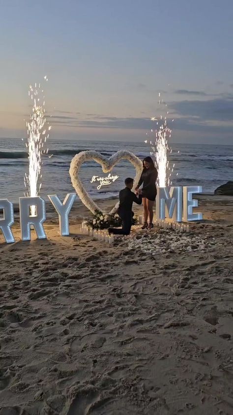 Marry Me Set Up, Engagement Places, Proposal Aesthetic, Marriage Proposal Videos, Wedding Proposal Ideas Engagement, Surprise Proposal Pictures, Marry Me Proposal, Best Marriage Proposals, Marriage Proposal Ideas