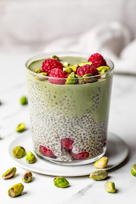 Raspberry Pistachio Chia Pudding - Early Brawd Easy Chia Pudding, Matcha Chia Pudding, Raspberry Pistachio, Pistachio Recipes, Coconut Yoghurt, Plant Based Yogurt, Fresh Morning, Pistachio Pudding, Usa Food