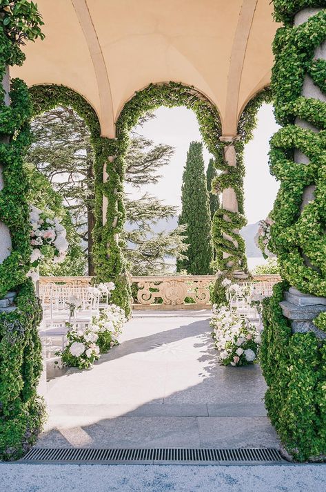 Vila Del Balbianello, Villa De Balbianello, Villa Balbianello Wedding, Villa Del Balbianello Wedding, Italy Wedding Aesthetic, Villa Cimbrone Wedding, Villa Balbiano Wedding, Balbianello Wedding, Balduino Iv