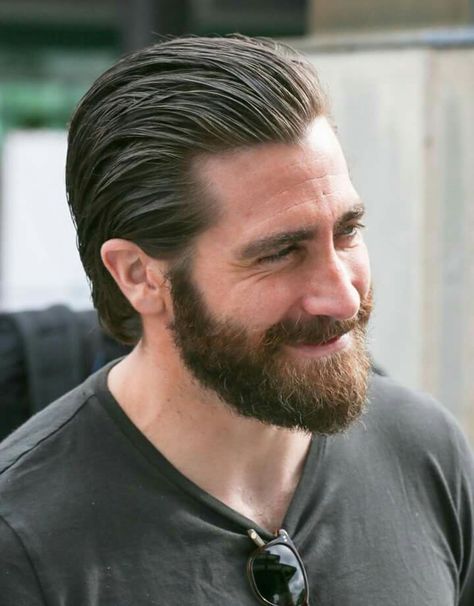 Jake Gyllenhaal Temple Hairstyles, Jake Gyllenhaal Beard, Jake Gyllenhaal Haircut, Short Mens Hairstyles, Mens Slicked Back Hairstyles, Short Hairstyles For Men, Beard Haircut, Mens Hairstyles Medium, Beard Lover