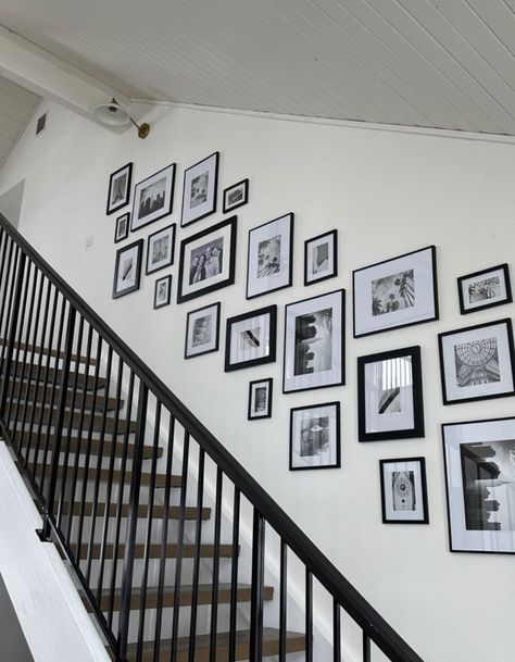 Staircase Wall Picture Collage Ideas, Photo On Stairs Wall Ideas, Photo Gallery On Stairs, Upstairs Photo Wall, Stairway Decorating Pictures Family Wall Upstairs Hallway, Decor Going Up The Stairs, Modern Staircase Gallery Wall, Pictures Up Stairs, Wall Picture Collage Ideas Stairs