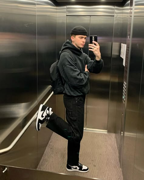 𝔧𝔬𝔢𝔩 on Instagram: “my outfit represents my mood.” Looks Hip Hop, Guys Fits, Guy Fits, Sneaker Outfits, 90s Fashion Men, Boys Fits, Streetwear Mode, Mens Trendy Outfits, Boy Fits