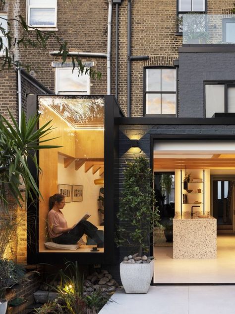 House for a Gardener / Amos Goldreich Architecture | ArchDaily Victorian Extension, Terrace Extension, Mid Terrace House, Oak Cladding, Glass Extension, Internal Courtyard, House Extension Design, Rear Extension, Modern Architects