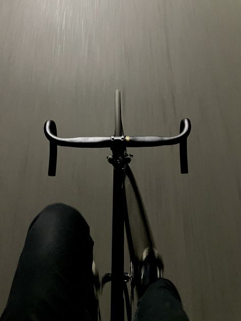 Fixie Bike Aesthetic, Road Bike Aesthetic, Fixie Gear, Biking Aesthetic, Bicycle Aesthetic, Church Aesthetic, Urban Bicycle, Bike Aesthetic, Biker Aesthetic