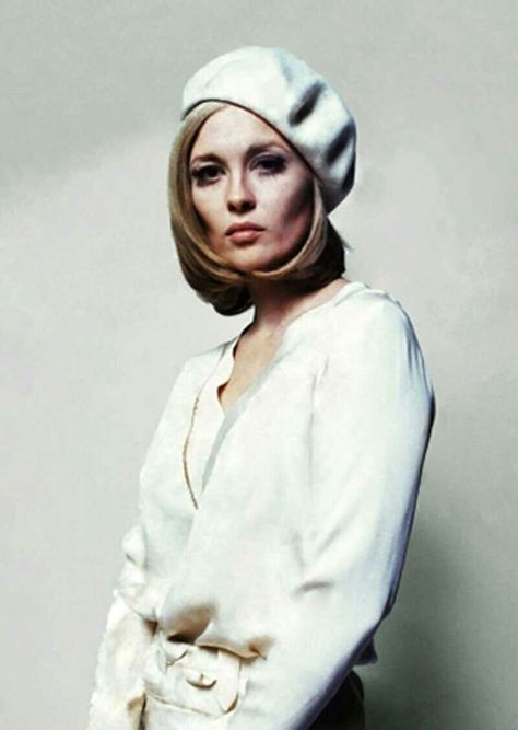 All white for winter with a beret Secondhand Style, Bridget Bardot, Foxy Brown, Charlotte Rampling, Faye Dunaway, Louise Brooks, Bonnie N Clyde, Farrah Fawcett, Michelle Williams